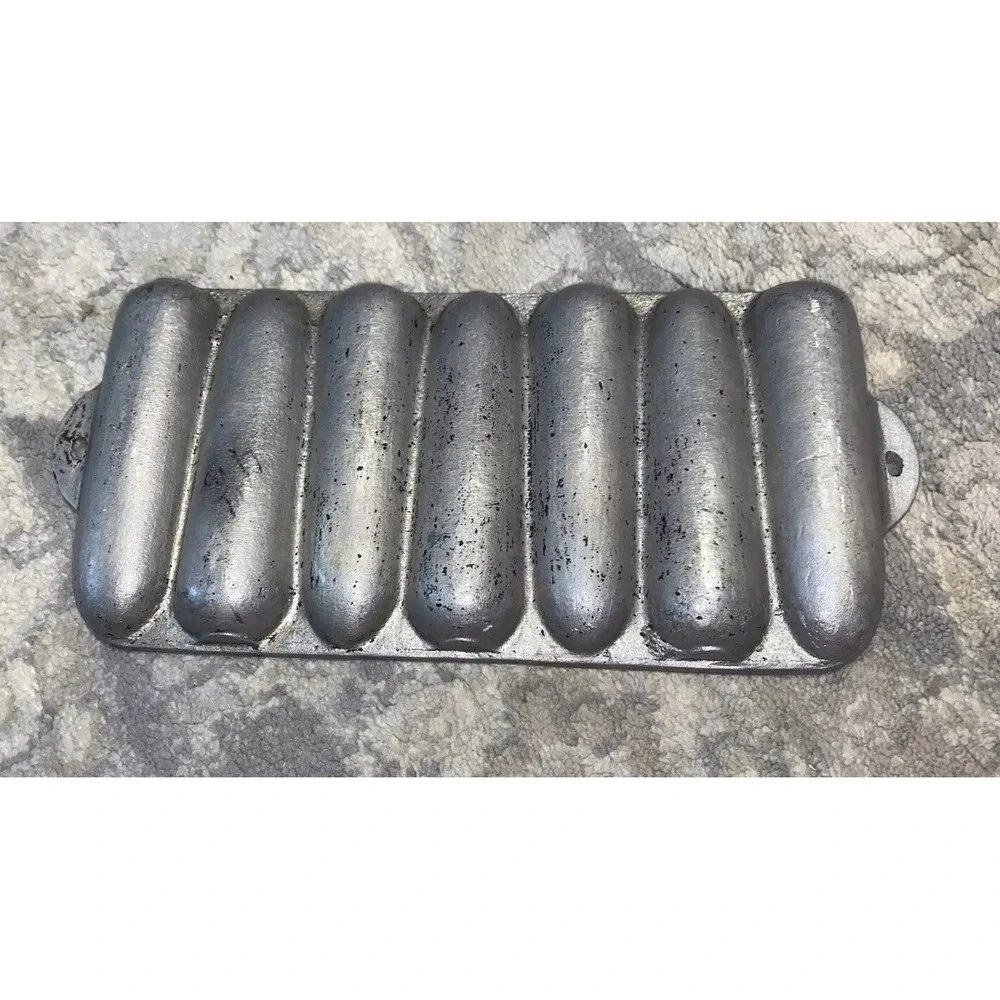 Vintage‎ Cornbread Muffin 7 Corn Cob Shaped Cast Iron Pan Handles 12